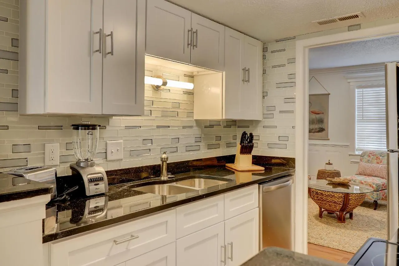 #114 Colorful Charming Condo 2Bdr/2 Parking Hilton Head Island