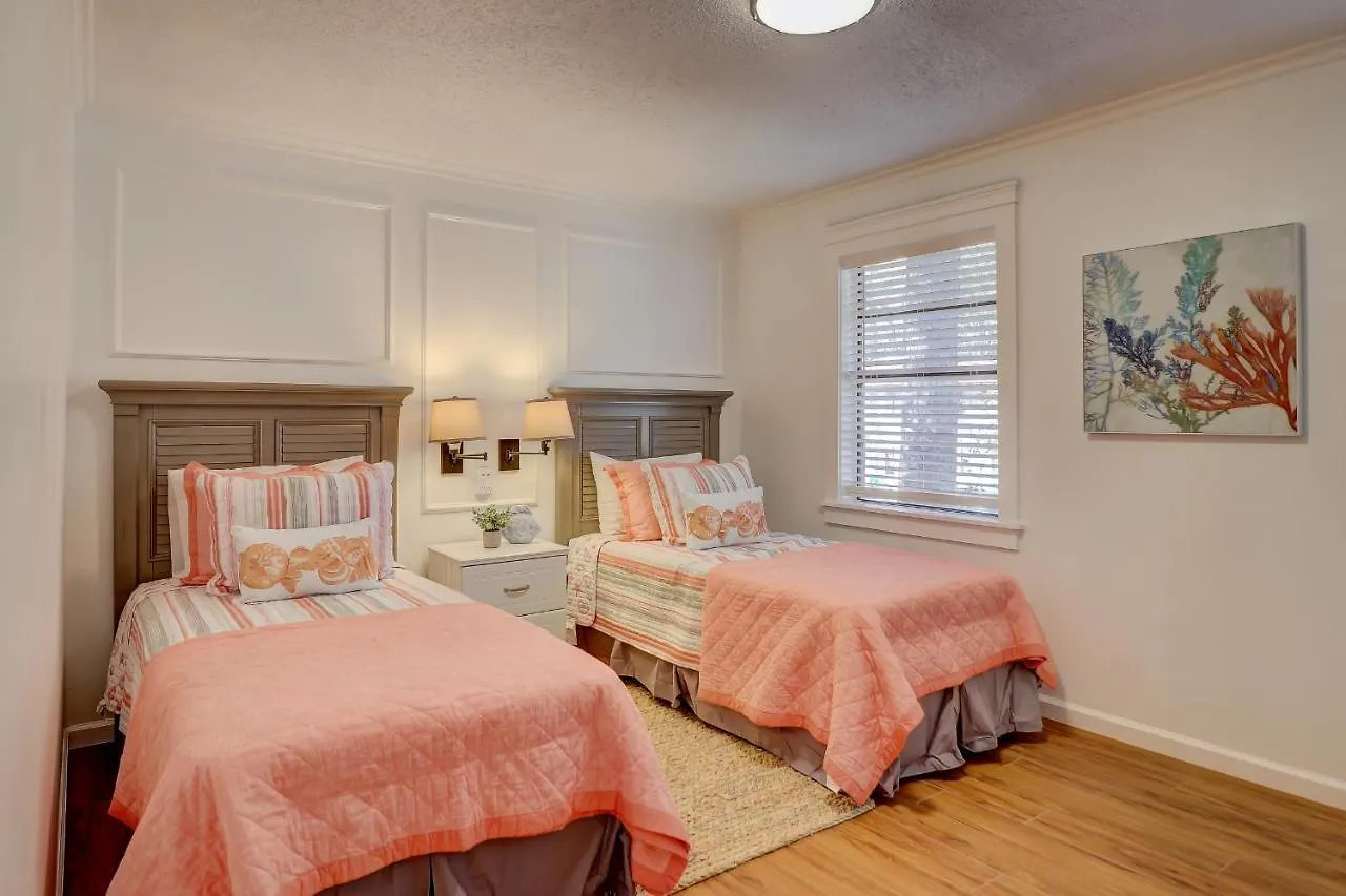 #114 Colorful Charming Condo 2Bdr/2 Parking Hilton Head Island Holiday home