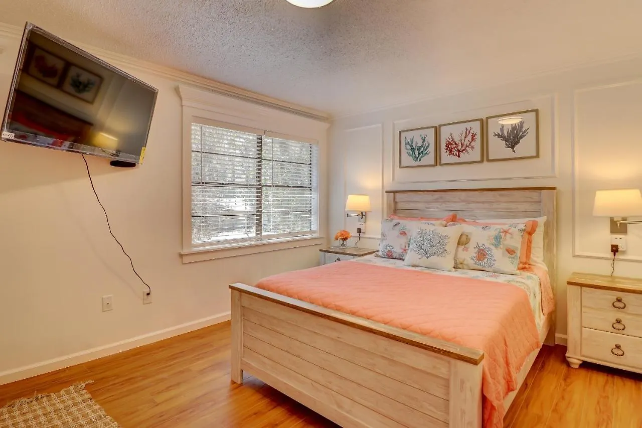 #114 Colorful Charming Condo 2Bdr/2 Parking Hilton Head Island